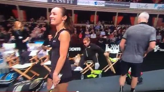 Elton John, por los suelos.