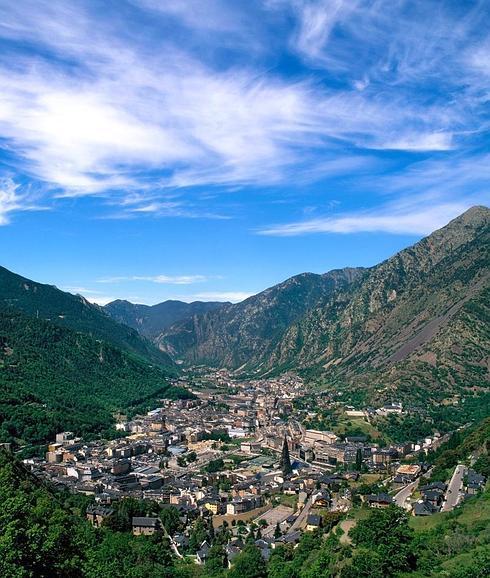 Imagen panorámica de Andorra La Vieja, la capital del país. 