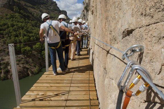 Las obras de rehabilitación del Caminito del Rey están ya muy avanzadas. :: Álvaro Cabrera
