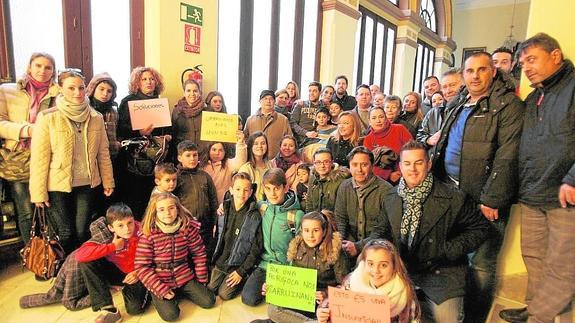 Los vecinos afectados acudieron ayer al Ayuntamiento. 