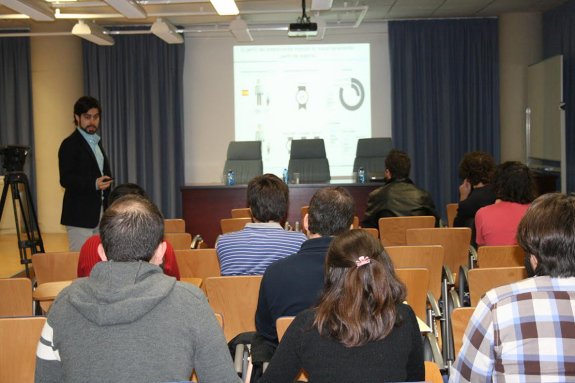 Los alumnos durante la presentación del proyecto :: crónica