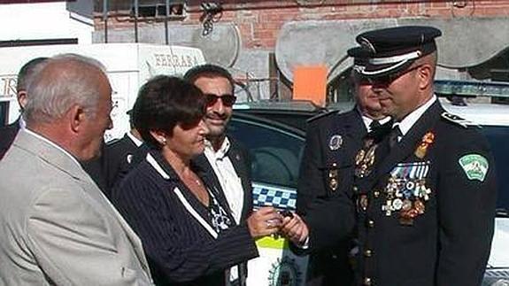 La ex alcaldesa, Toñi Claros, y José Roque (a la derecha), en un acto en 2009.
