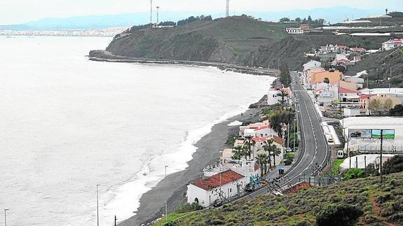 Los alcaldes de la Costa Oriental exigen que el tren litoral llegue hasta Nerja