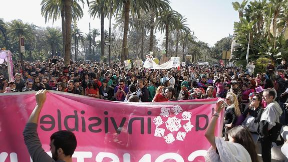 Dos mil personas participaron el 10 de enero en la manifestación en apoyo de La Casa Invisible. 
