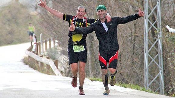 Dos participantes de la Jimera Tres Trail, ayer.