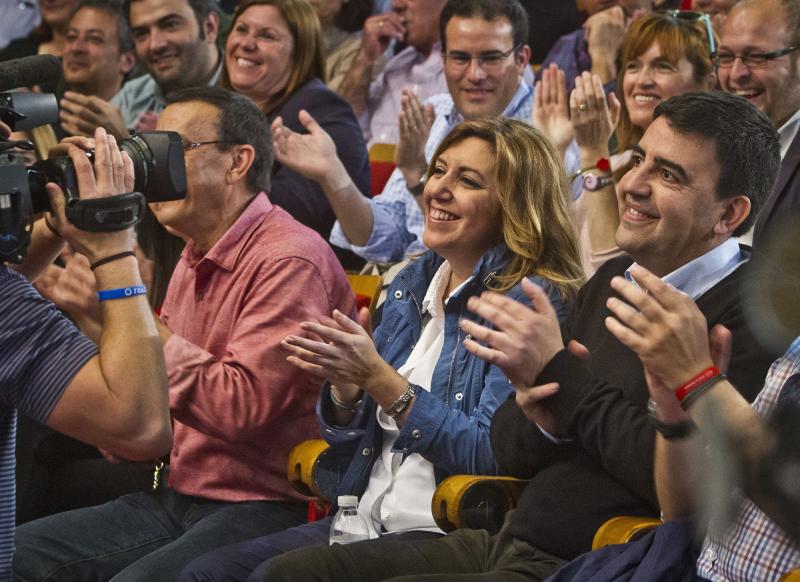 Díaz con el portavoz del PSOE en el Parlamento, Mario Jiménez. 