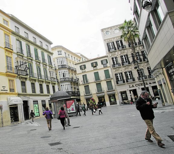 La plaza de Félix Sáenz recupera su protagonismo comercial en el Centro