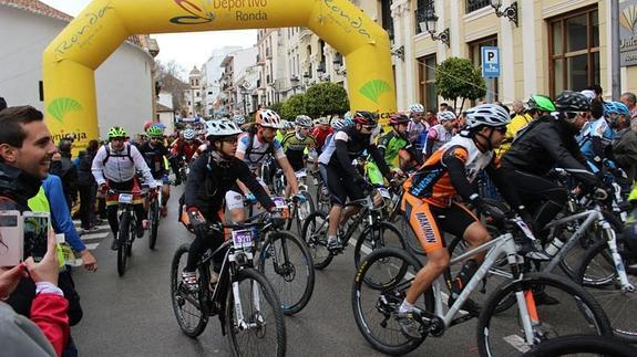 Los participantes a la salida de la prueba esta mañana