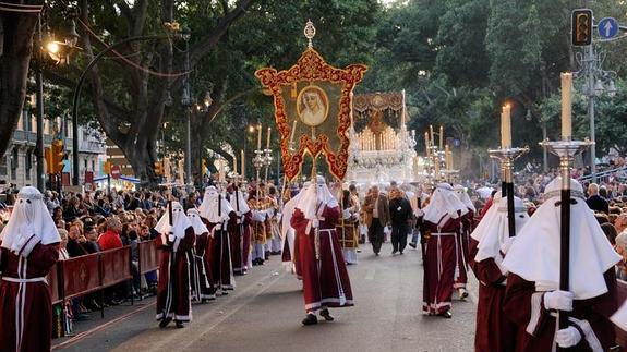 Los capillos de los nazarenos de los Gitanos rememoran las antiguas enagüillas interiores