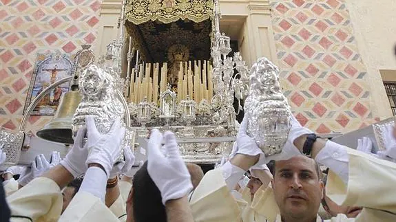 Lágrimas y Favores, a su salida de la parroquia de San Juan