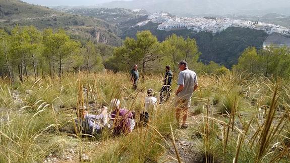 Han sido localizados después de tres horas de búsqueda en la Cruz de Félix de Frigiliana.