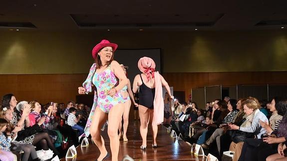 Desfile con modelos mastectomizadas