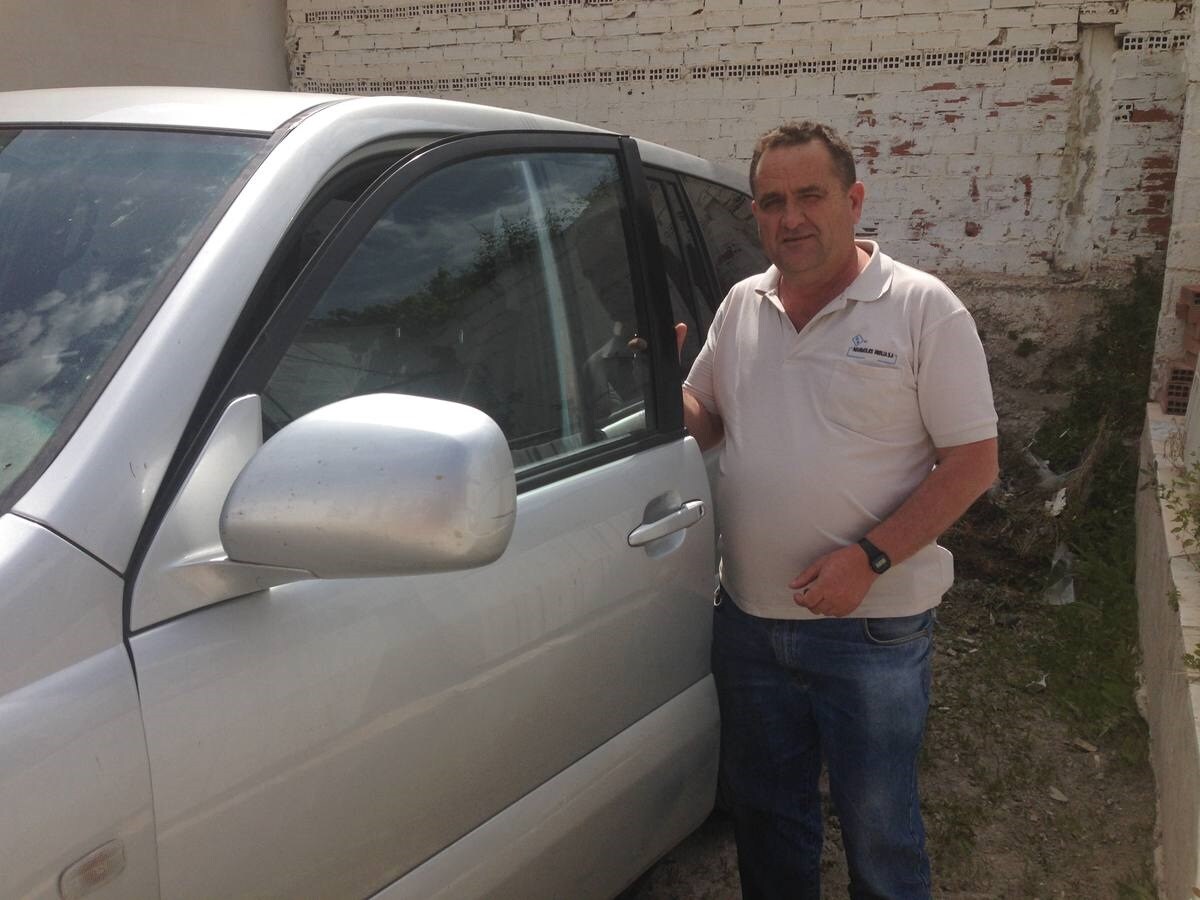 Antonio con su Toyota Land Cruiser. 