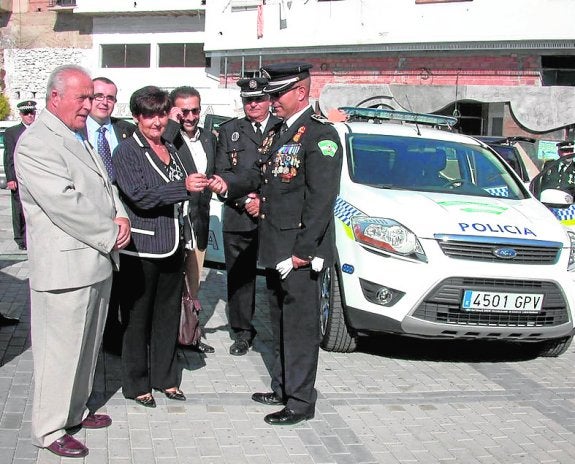 El jefe policial y la exalcaldesa, Toñi Claros, en el año 2009. 