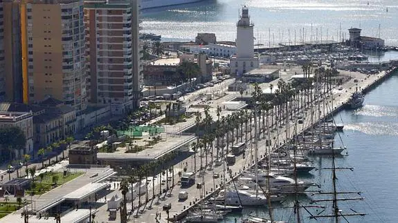 Vista aérea del centro comercial Muelle Uno, en el puerto de Málaga. 