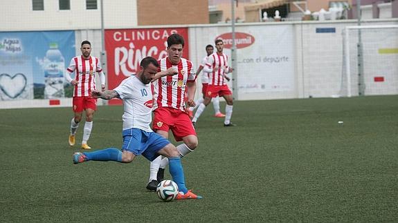 Apoño, en una de sus escasas apariciones con el equipo, ante el Almería B. 