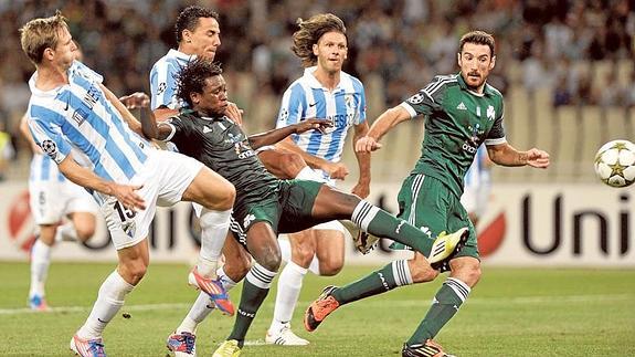 Monreal, Weligton y Demichelis, en el duelo en Atenas con el Panathinaikos, equipo con el que se estrenó el Málaga en la Champions. 