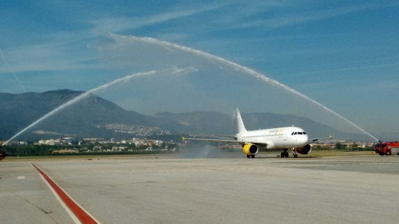 Vueling bautiza en Málaga el primer vuelo de San Petersburgo