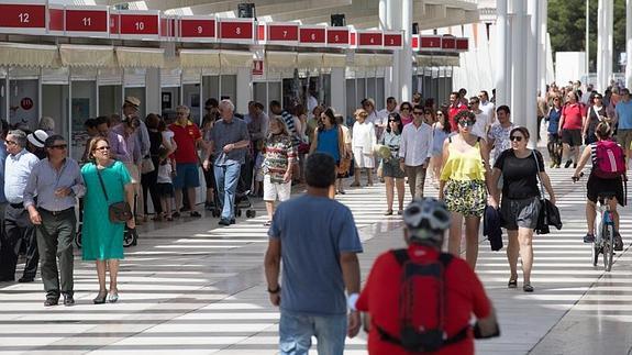 La Feria del Libro aprovecha el tirón del Pompidou y el Palmeral de las Sorpresas. 