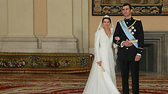 Los Reyes Felipe y Letizia celebran su aniversario de bodas trabajando