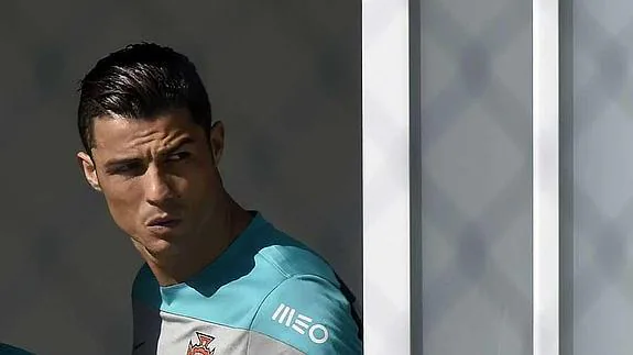 Ronaldo ha sido cazado por los paparazzi. 