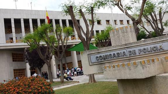 Entrada de la Comisaría Provincial de la Policía Nacional.