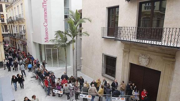 Colas en la inauguración de Thyssen. 