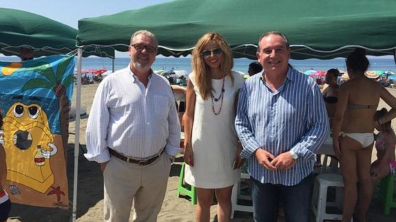 Francisco Delgado y Sandra Extremera, hoy en la carpa instalada en Torrox.