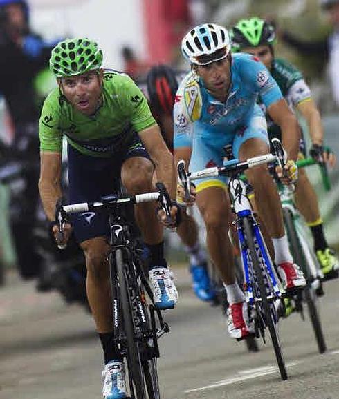 Valverde y Nibali llegan al Angliru en la Vuelta de 2013. 