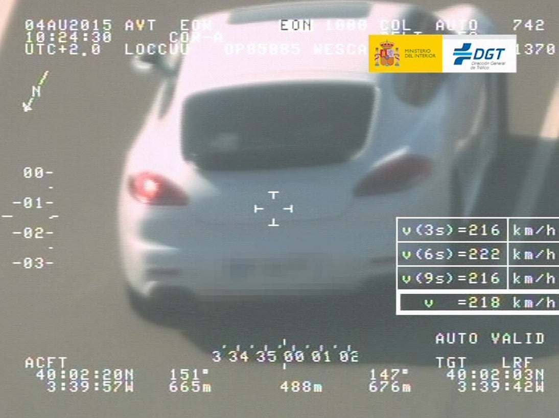 A 218 km/h en un Porsche por Madrid y con un niño detrás sin sujetar