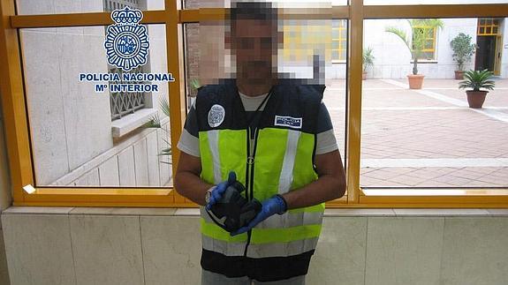 Detenida una pareja por robar en coches de bañistas aparcados junto a la playa de Guadalmar de Málaga