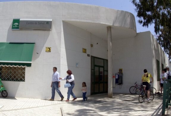 El centro de salud de El Palo es uno de los que acumulan más carencias.