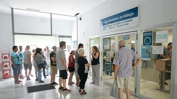 Arranca el plazo para cubrir 817 puestos de peón en Málaga capital