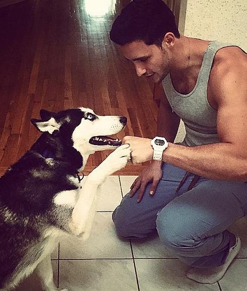 El doctor Mike y su perro Roxy.