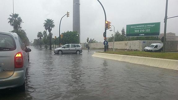 Balsas de agua en e4l paseo marítimo de Moliere.