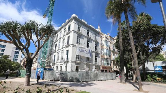 El hotel de la plaza de la Marina da la cara