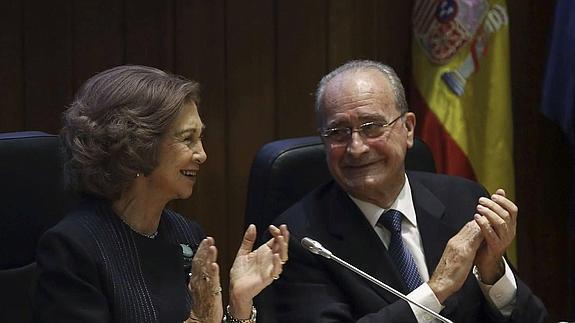 Doña Sofía estará acompañada por el alcalde de Málaga en su visita. 