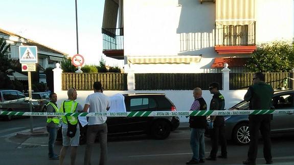 Efectivos de la Guardia Civil trabajando en la zona del suceso. 