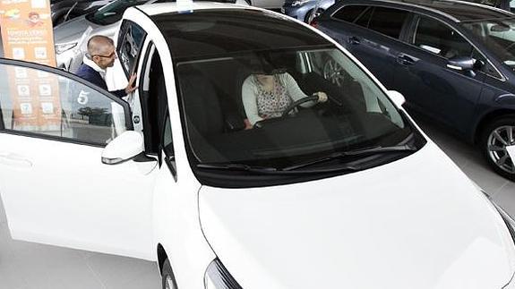 Comprueba si eres uno de los afectados para sumarte a la iniciativa de la OCU contra los concesionarios de coches