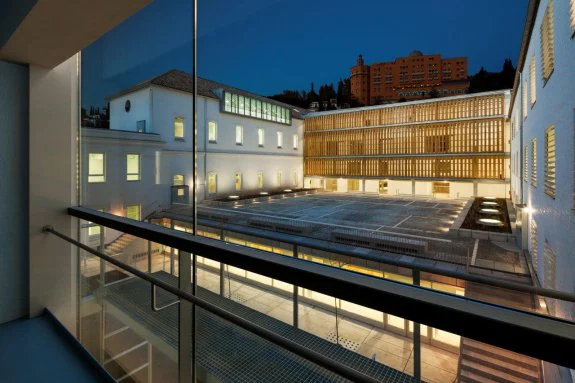 El antiguo Hospital Militar de Granada, proyecto que le valió el reconocimiento. 