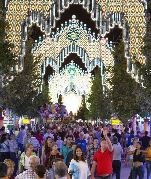 Tras el pregón, llegó la inauguración del alumbrado del recinto ferial