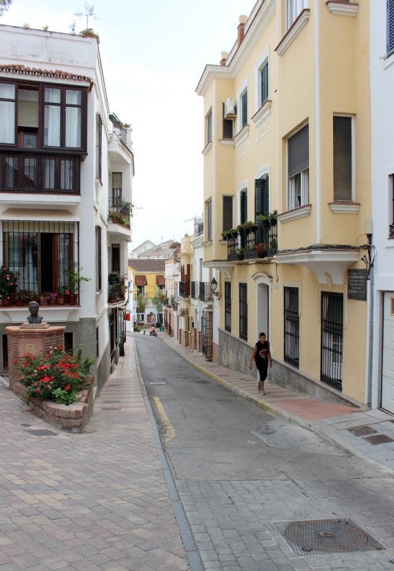 La remodelación de calle Manzanares de Estepona reduce casi a la mitad su presupuesto