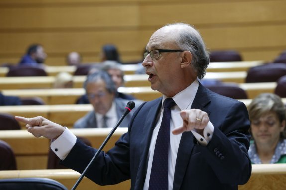 El ministro de Hacienda, Cristóbal Montoro, en el Senado en una fotografía de archivo.