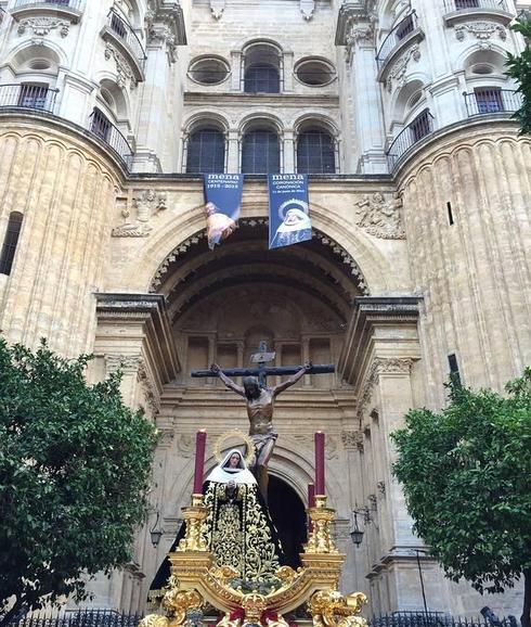 Los titulares de Mena, a su salida de la Catedral.