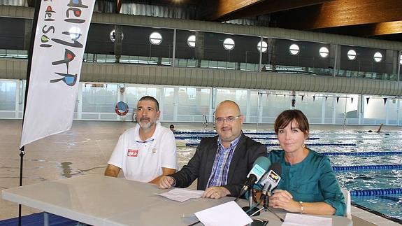 Deportes acuerda con el Club Waterpolo de Marbella disputar sus partidos de liga en la piscina de Torre del Mar