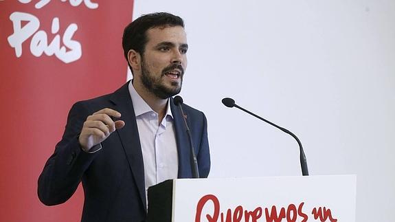 Garzón es, junto a Trinidad Jiménez y Carolina España, quien más han intervenido en el pleno.