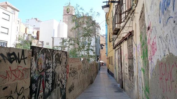 Los números 31 y 33 de la calle Tomás de Cózar se incluirán en el registro de solares en ruinas.