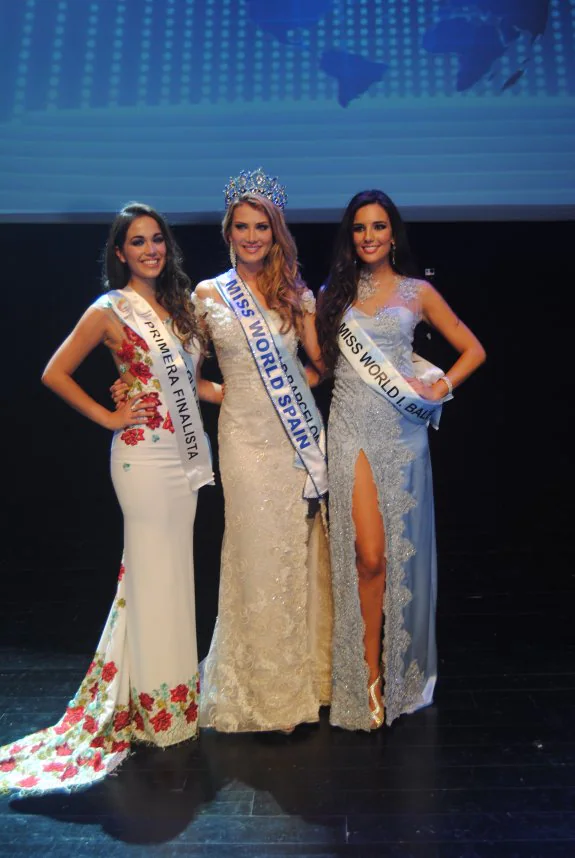 Miss Barcelona rodeada de las dos finalistas. :: L.P.

