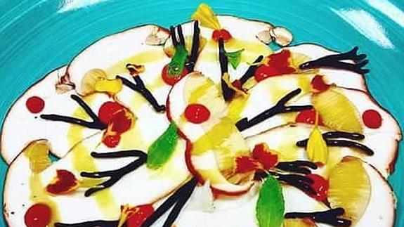 Carpaccio de amanita con sabores marinos