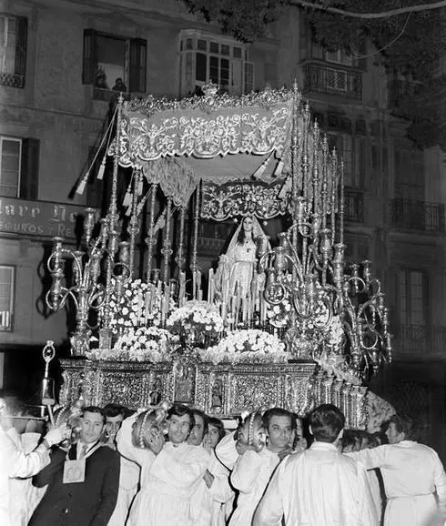 El Círculo donó 5.000 pesetas a la Cofradía del Rocío en 1972 para el arreglo de sus tronos. 